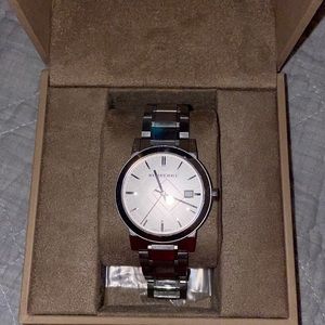 Woman’s Burberry watch!